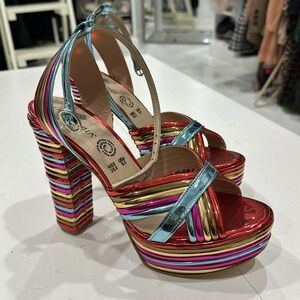 Maríaluna multicolor shoe. Size 8.5. Never worn
